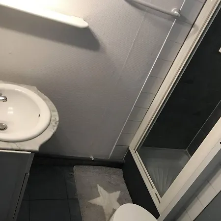 Апартаменты Studio Cabine Pres De La Plage Du Mole Avec Balcon Et Parking Gratuit - Fr-1-723-28 Агд